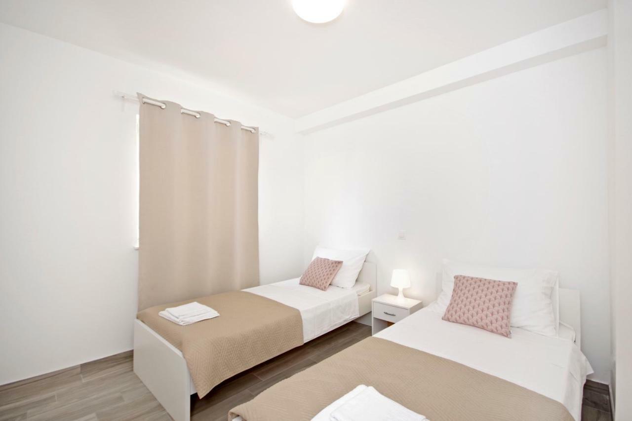 Apartments Frado Novalja Luaran gambar